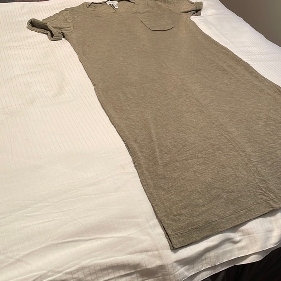 Jessica Simpson midweight maxi length army green Tshirt dress - Picture 2 of 4